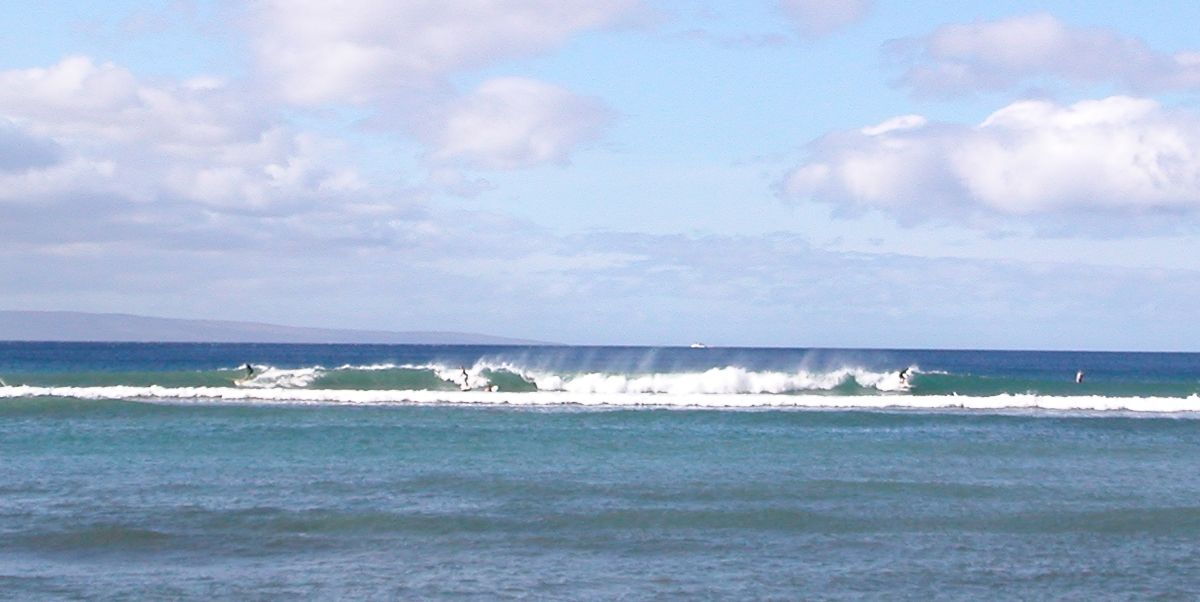seedicksurf.com - Daily Hot shot-Sat am on the south shores we have a small swell running..  little inconsistent, and some wind, but good fun!!! 