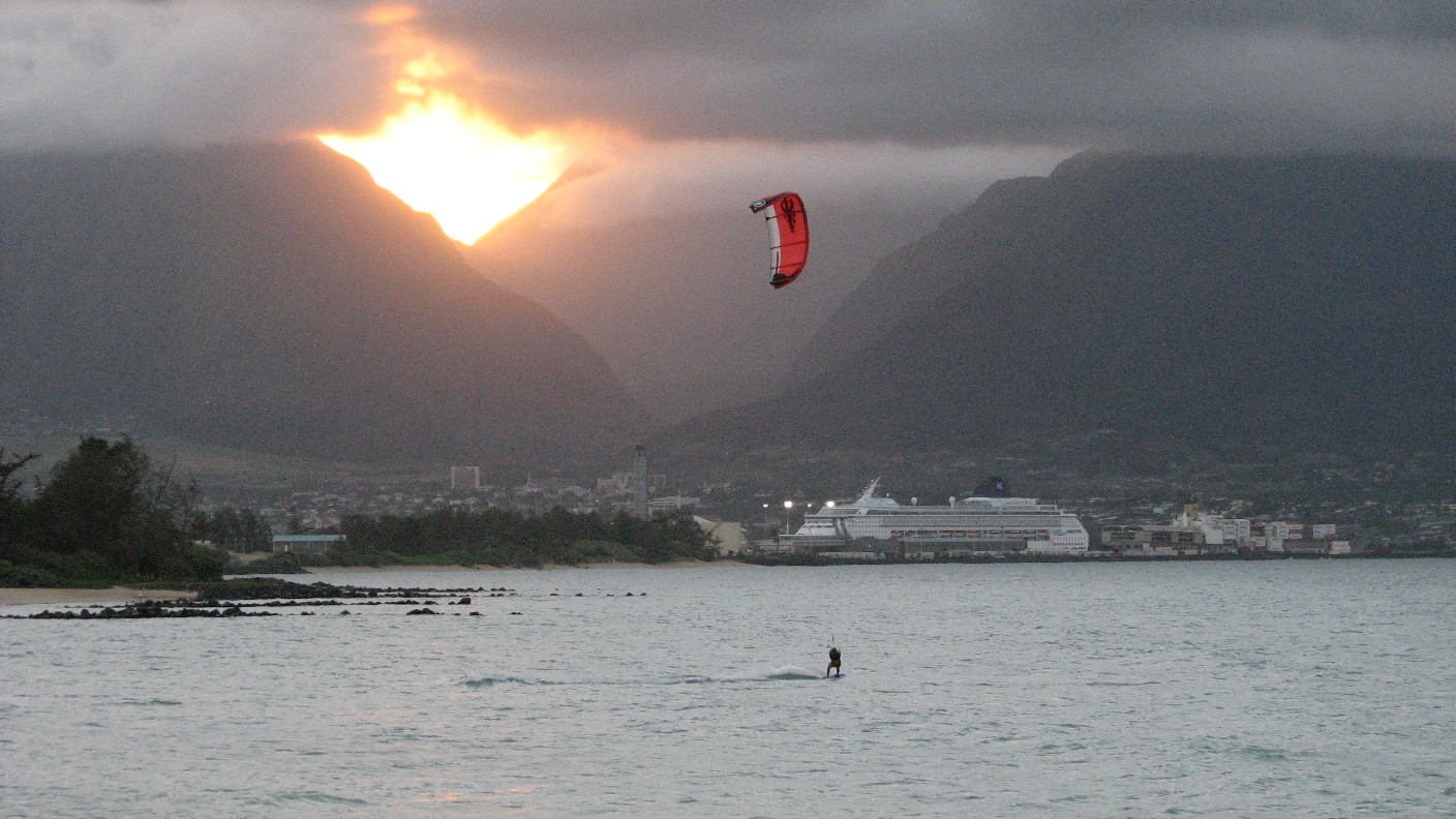 seedicksurf.com - Maui Daily Surf shots and the Maui surf report!!