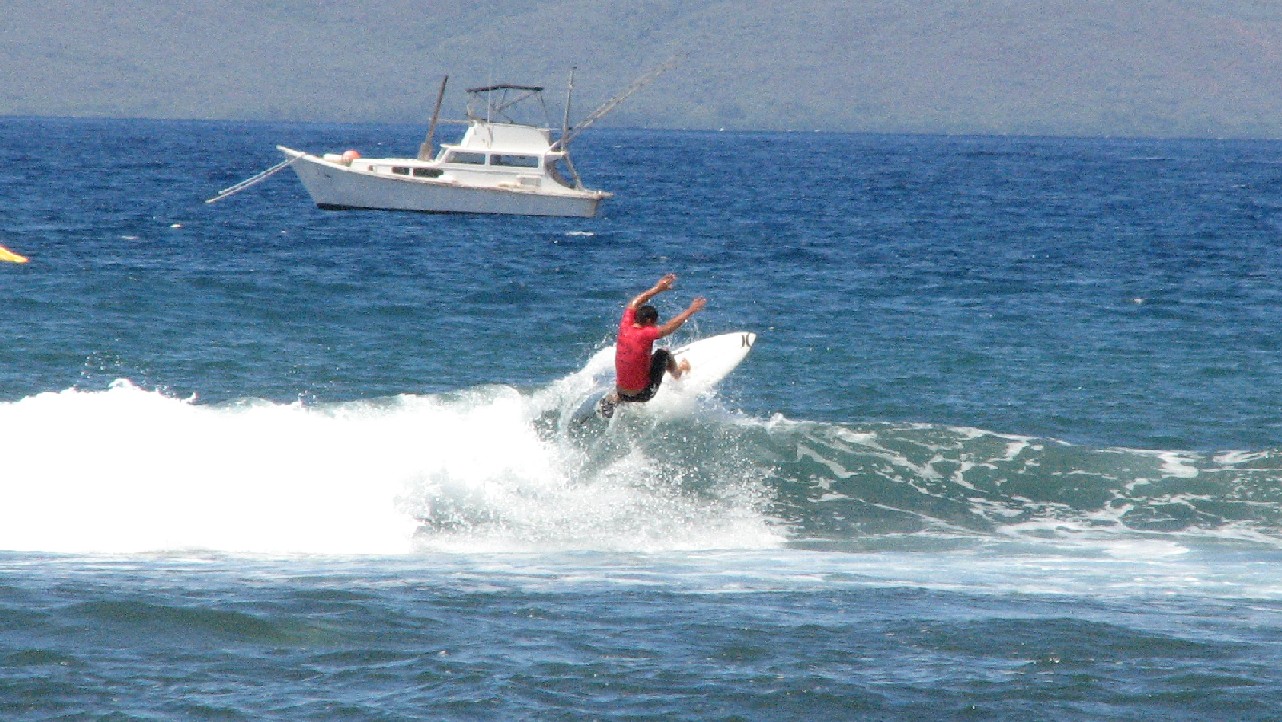 seedicksurf.com - Maui Daily Surf shots and the Maui surf report!!