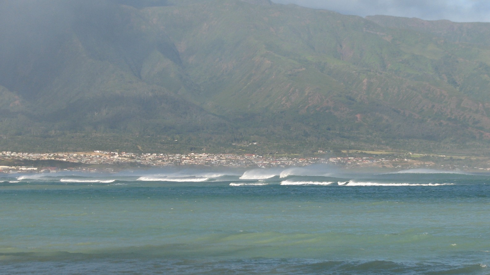 seedicksurf.com - Maui Daily Surf shots and the Maui surf report!!